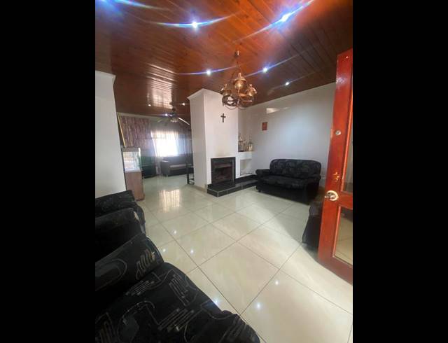 4 BEDROOM HOUSE FOR SALE IN MOUNTAIN RISE